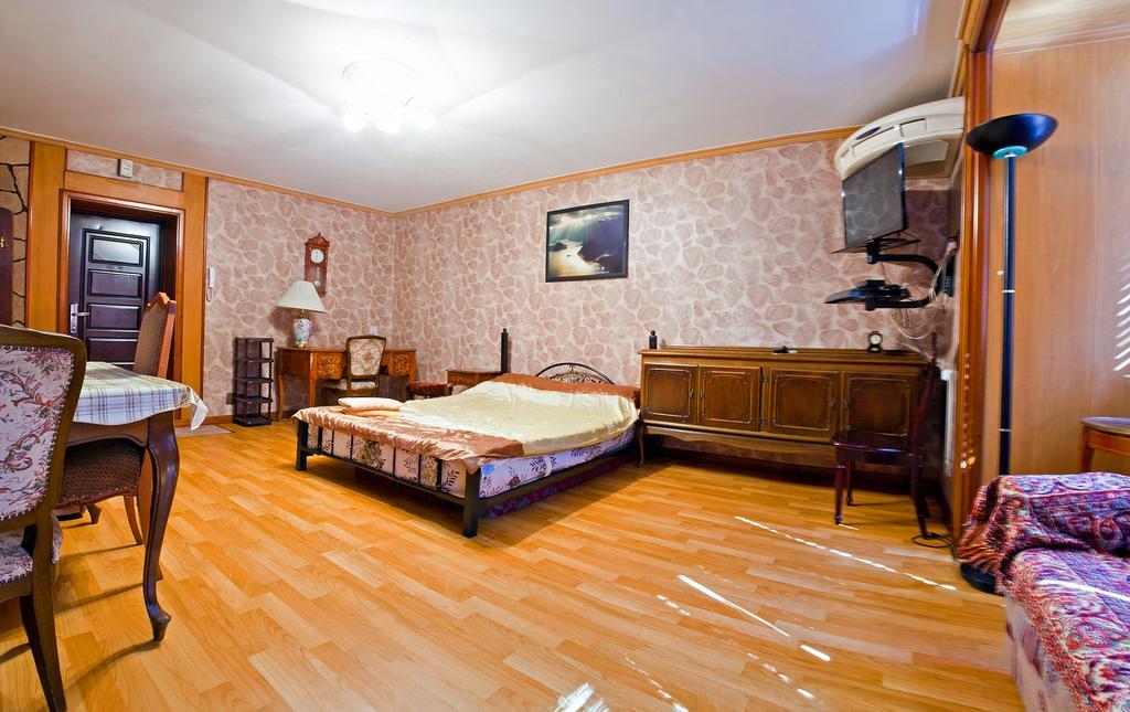Lessor Apartments Almaty Room photo